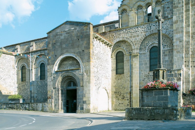 eglise-can63-245-0107-131